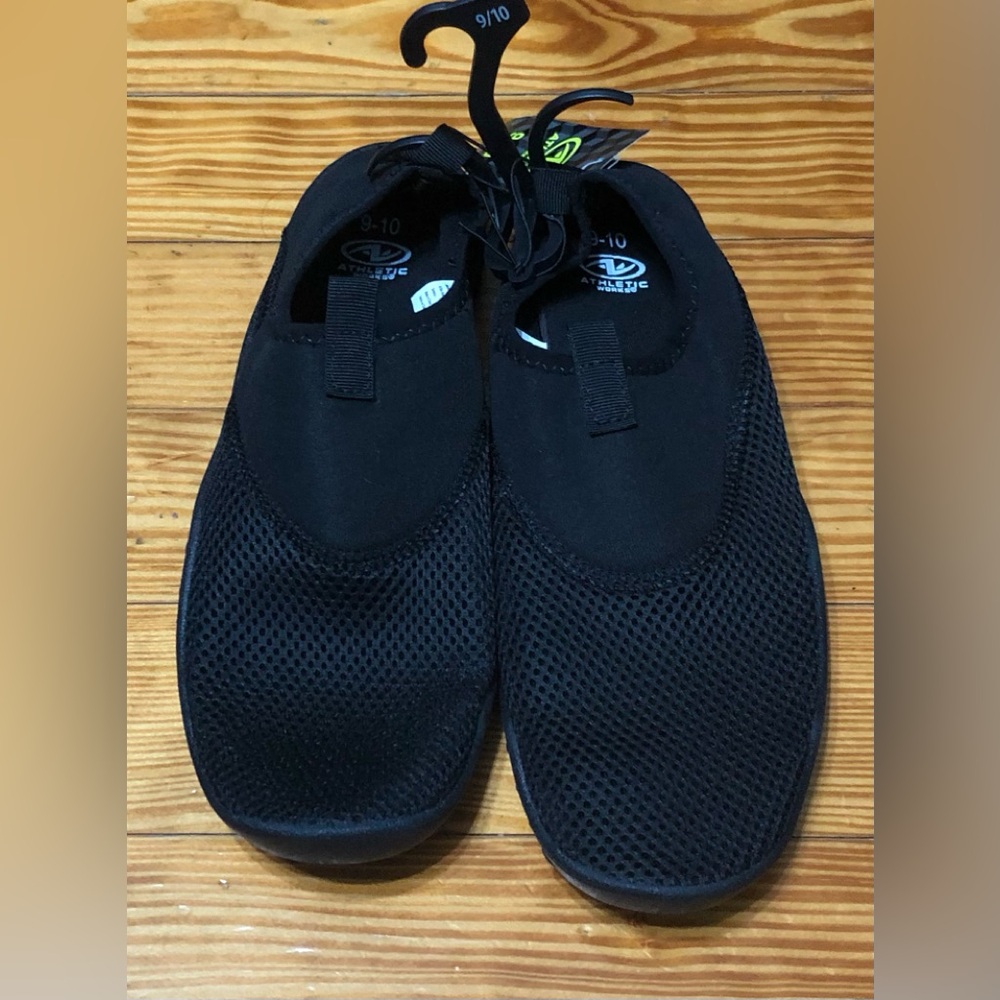 Black men’s Water Shoes slip on webbing and zig zag stitching .10